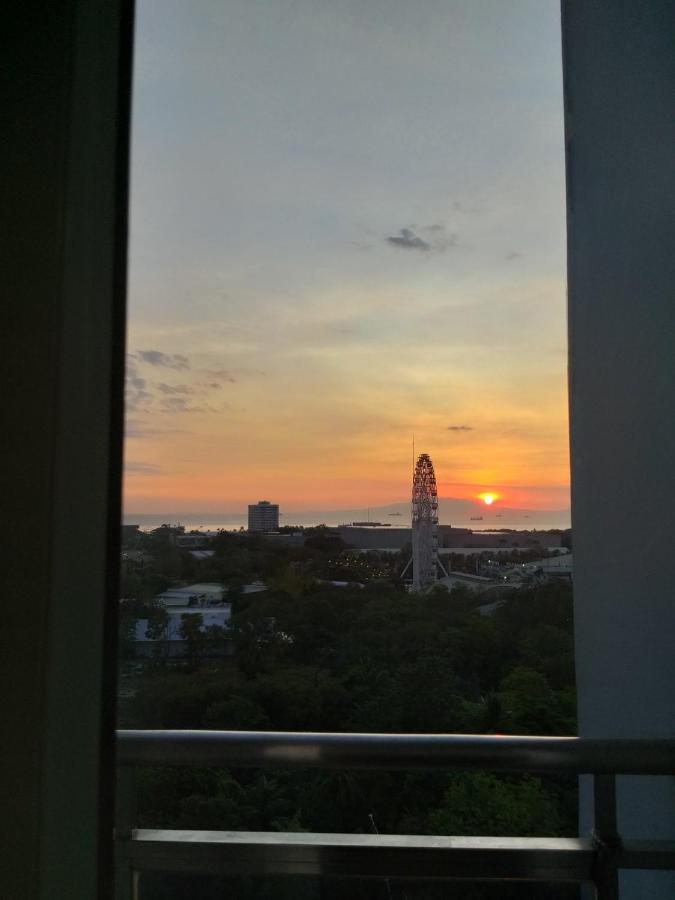 De Luxe, Standard And Studio Suites -The Breeze Residences-Close To Airport,Mall Of Asia, Us Embassy Manila Eksteriør billede